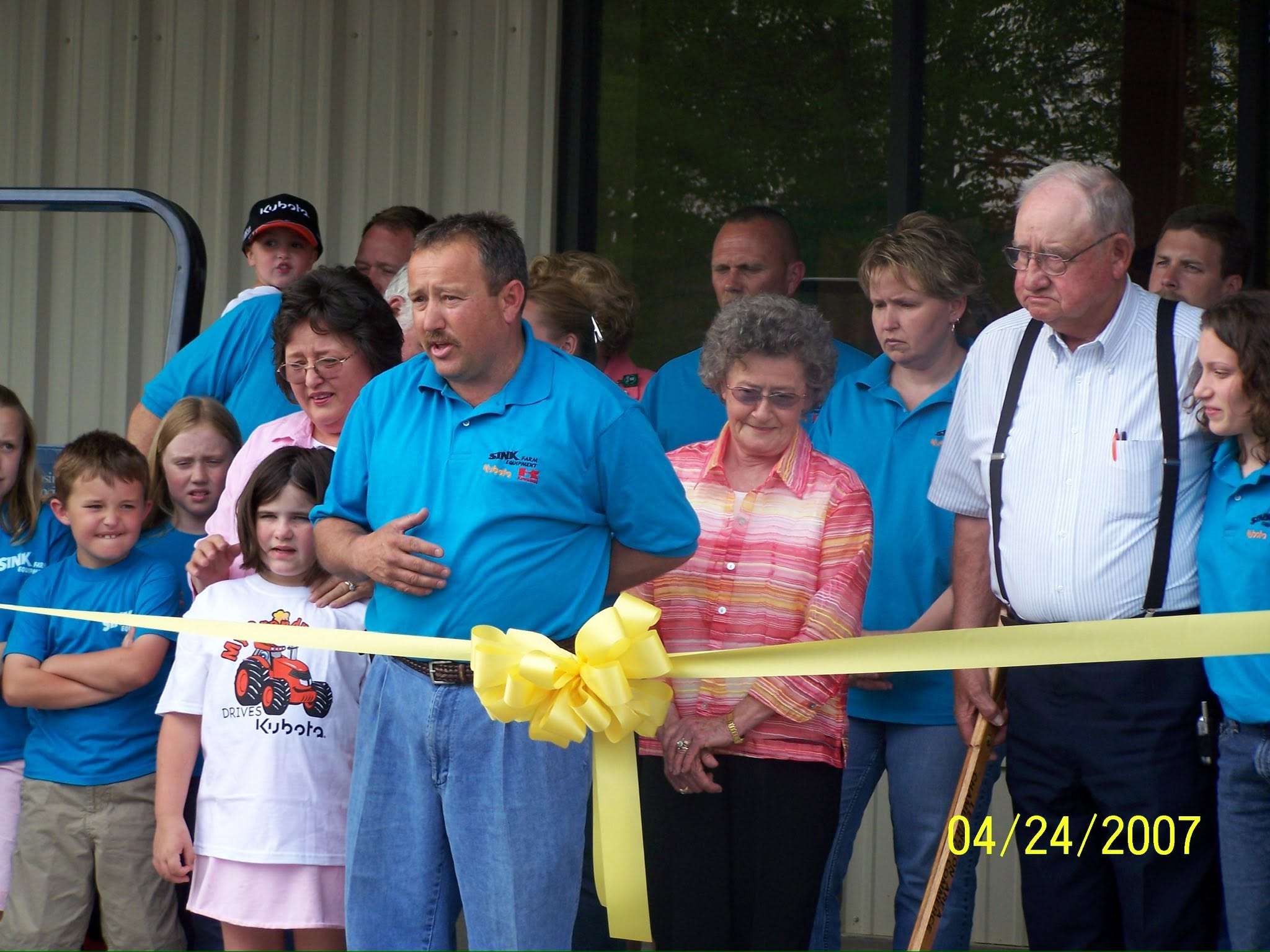 Sink Farm Equipment family ribbon cutting in 2007